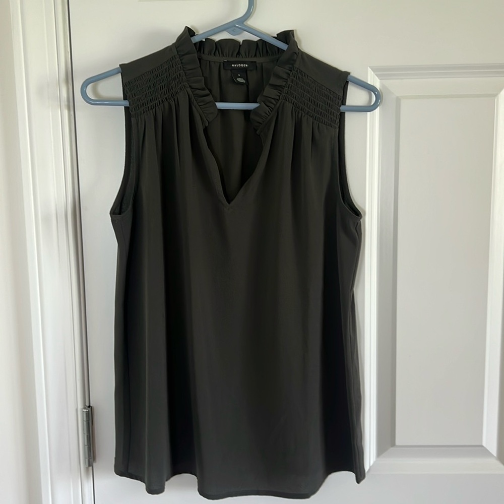 Halogen Size Small Sleeveless Army Green V-neck Blouse